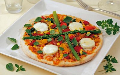 PIZZA WITH ASPARAGUS AND GOAT’S CHEESE