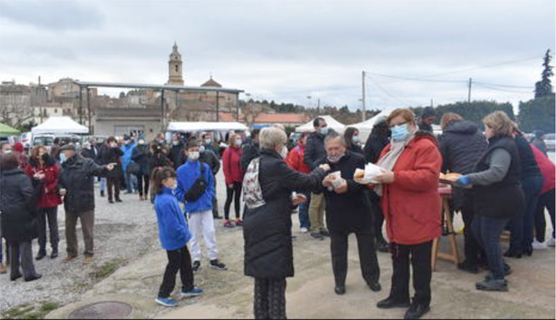 El programa de actos de la Feria de l'Espluga Calba empezó con una comida popular. Diario SEGRE